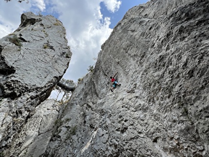 Crni Kal Slovenia - Stefano Capato su 'Gorgonzola' (6b) a Črni Kal in Slovenia