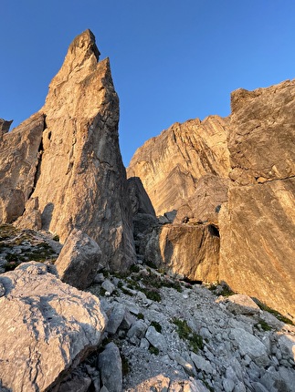 Schijenfluh Rätikon Lara Neumeier Nadine Wallner - Lara Neumeier ripete 'Headless Children' sul Schijenfluh in Rätikon, Austria, il 30/08/2024 con Nadine Wallner