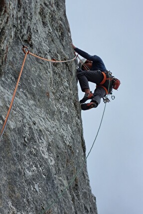 Cima Ghez, Valle d’Ambiez, Dolomiti di Brenta, Rolando Larcher, Alessandro Larcher - La Vita che verrà in Valle d’Ambiez (Dolomiti di Brenta):  Alessandro Larcher 1°giorno onsight sul 3° tiro, 2022