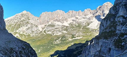 Cima Ghez, Valle d’Ambiez, Dolomiti di Brenta, Rolando Larcher, Alessandro Larcher - La Vita che verrà in Valle d’Ambiez (Dolomiti di Brenta):  mattina in Val d'Ambiez, 2023