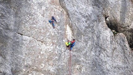 Cima Ghez, Valle d’Ambiez, Dolomiti di Brenta, Rolando Larcher, Alessandro Larcher - La Vita che verrà in Valle d’Ambiez (Dolomiti di Brenta): Alessandro Larcher in rp del 5° tiro, 2023