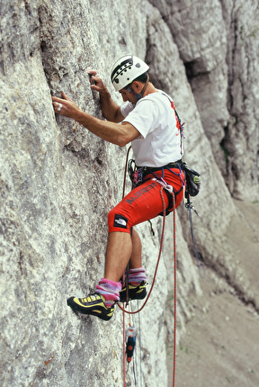 Cima Ghez, Valle d’Ambiez, Dolomiti di Brenta, Rolando Larcher - Rolando Larcher in apertura sul terzo tiro di 'La Vita che verrà' alla Cima Ghez in Valle d’Ambiez (Dolomiti di Brenta) nel 1999