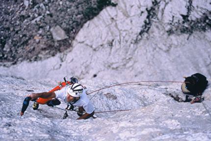 Cima Ghez, Valle d’Ambiez, Dolomiti di Brenta, Rolando Larcher - Rolando Larcher in apertura, solitaria e dal basso, del terzo tiro di 'La Vita che verrà' alla Cima Ghez in Valle d’Ambiez (Dolomiti di Brenta) nel 1999