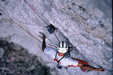 Cima Ghez, Valle d’Ambiez, Dolomiti di Brenta, Rolando Larcher - Rolando Larcher in apertura sul terzo tiro di 'La Vita che verrà' alla Cima Ghez in Valle d’Ambiez (Dolomiti di Brenta) nel 1999