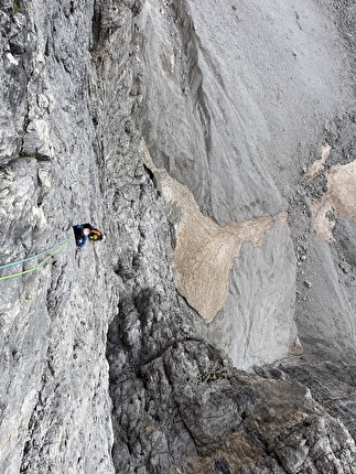 Plus Ultra, Spallone dei Massodi, Dolomiti di Brenta, Daniele Bolognani, Davide Dallago, Walter Endrizzi - Il quarto tiro di 'Plus Ultra' allo Spallone dei Massodi, Dolomiti di Brenta (Daniele Bolognani, Davide Dallago, Walter Endrizzi 07/09/2024)