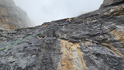 Plus Ultra, Spallone dei Massodi, Dolomiti di Brenta, Daniele Bolognani, Davide Dallago, Walter Endrizzi - In apertura sul quarto tiro di 'Plus Ultra' allo Spallone dei Massodi, Dolomiti di Brenta (Daniele Bolognani, Davide Dallago, Walter Endrizzi 07/09/2024)