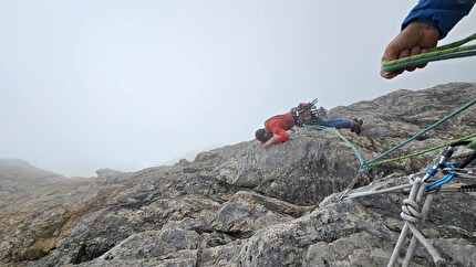 Plus Ultra, Spallone dei Massodi, Dolomiti di Brenta, Daniele Bolognani, Davide Dallago, Walter Endrizzi - In apertura sul sesto tiro di 'Plus Ultra' allo Spallone dei Massodi, Dolomiti di Brenta (Daniele Bolognani, Davide Dallago, Walter Endrizzi 07/09/2024)