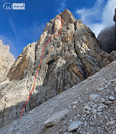 Plus Ultra, Spallone dei Massodi, Dolomiti di Brenta, Daniele Bolognani, Davide Dallago, Walter Endrizzi - Il tracciato della via 'Plus Ultra' allo Spallone dei Massodi, Dolomiti di Brenta (Daniele Bolognani, Davide Dallago, Walter Endrizzi 07/09/2024)