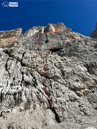 Plus Ultra, Spallone dei Massodi, Dolomiti di Brenta, Daniele Bolognani, Davide Dallago, Walter Endrizzi - Il tracciato della via 'Plus Ultra' allo Spallone dei Massodi, Dolomiti di Brenta (Daniele Bolognani, Davide Dallago, Walter Endrizzi 07/09/2024)