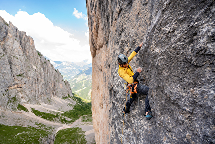 Eclissi, Vallaccia, Dolomiti, Luca Ducoli, Leo Gheza - Leo Gheza durante l'apertura di 'Eclissi' alla Torre di Mezzaluna in Vallaccia (Dolomiti) insieme a Luca Ducoli, agosto 2024