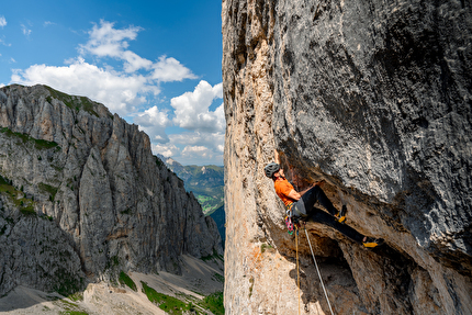 Eclissi, Vallaccia, Dolomiti, Luca Ducoli, Leo Gheza - Leo Gheza durante l'apertura di 'Eclissi' alla Torre di Mezzaluna in Vallaccia (Dolomiti) insieme a Luca Ducoli, agosto 2024