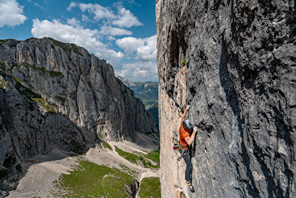 Eclissi, Vallaccia, Dolomiti, Luca Ducoli, Leo Gheza - Leo Gheza durante l'apertura di 'Eclissi' alla Torre di Mezzaluna in Vallaccia (Dolomiti) insieme a Luca Ducoli, agosto 2024