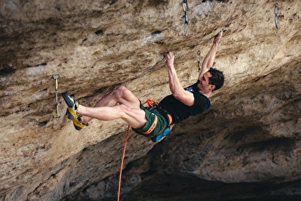 Adam Ondra Buoux - Adam Ondra climbing at the new sector in Buoux