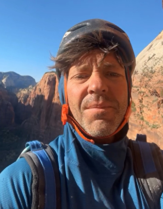 Nate Brown, Civil Disobedience, Angels Landing, Zion Canyon, USA - Nathan Brown durante l'apertura di 'Civil Disobedience' sulla parete nord di Angels Landing, Zion Canyon, USA