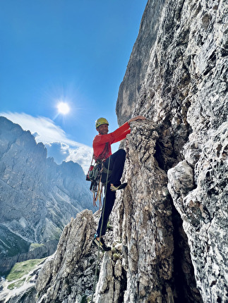 Punta Emma Rosengarten Dolomites Mariapia Ghedina Diego Mabboni - Diego Mabboni establishing pitch 1 of 'Sto imparando a volare' on Punta Emma in the Rosengarten massif, Dolomites (Mariapia Ghedina, Diego Mabboni 08/2024)