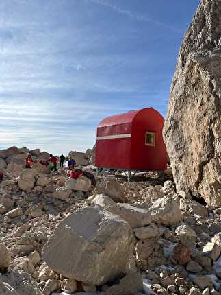 Monte Pelmo, Dolomiti, Bivacco Alberto Bonafede Aldo Giustina - Posizionamento sul Monte Pelmo (Dolomiti) del nuovo bivacco dedicato a Alberto Bonafede e Aldo Giustina, 22/09/2024