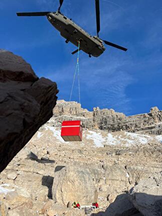 Posizionato sul Monte Pelmo il nuovo bivacco Alberto Bonafede e Aldo Giustina