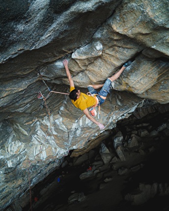 Jorge Díaz-Rullo redpoints Move (9b/+) at Flatanger