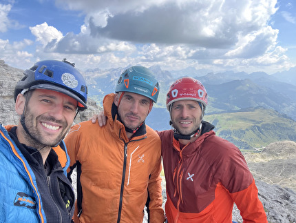 Ey Sbighèz, Sas dales Nü, Sella, Dolomiti, Alessandro Baù, Alessandro Beber, Matteo Pavana - Matteo Pavana, Alessandro Baù e Alessandro Beber dopo l'apertura di 'Ey Sbighèz' al Sas dales Nü nel gruppo del Sella, Dolomiti