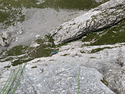 Dos di Dalun, Dolomiti di Brenta - Roberto Pedrotti sul quarto tiro di 'Castigo etico', Dos di Dalun, Dolomiti di Brenta