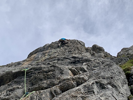 Dos di Dalun, Dolomiti di Brenta - Roberto Pedrotti sul quarto tiro di 'Castigo etico', Dos di Dalun, Dolomiti di Brenta