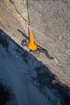 Mirror Wall, Groenlandia, Julia Cassou, Sean Warren, Pete Whittaker, Sean Villanueva O’Driscoll - Pete Whittaker durante la prima salita di 'Ryu-shin' alla Mirror Wall in Groenlandia (Julia Cassou, Sean Warren, Pete Whittaker, Sean Villanueva estate 2024)