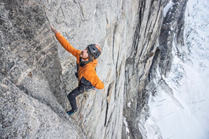 Mirror Wall, Groenlandia, Julia Cassou, Sean Warren, Pete Whittaker, Sean Villanueva O’Driscoll - Sean Warren durante la prima salita di 'Ryu-shin' alla Mirror Wall in Groenlandia (Julia Cassou, Sean Warren, Pete Whittaker, Sean Villanueva estate 2024)