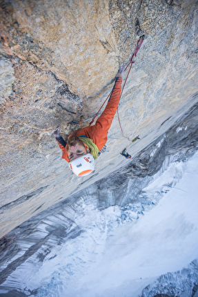 Mirror Wall, Greenland, Julia Cassou, Sean Warren, Pete Whittaker, Sean Villanueva O’Driscoll - Sean Villanueva O’Driscoll making the first ascent of 'Ryu-shin' on Mirror Wall in Greenland (Julia Cassou, Sean Warren, Pete Whittaker, Sean Villanueva summer 2024)