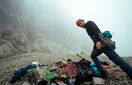 Floitenturm, Speckkarplatte, Karwendel, Austria, Raphael Jäger, Peter Manhartsberger, Michael Zellinger - Peter Manhartsberger  durante l'apertura di 'Trog mi Wind' al Floitenturm, Speckkarplatte, Karwendel, Austria (Raphael Jäger, Peter Manhartsberger, Michael Zellinger 2024)