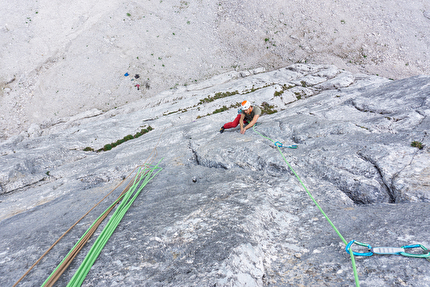 Floitenturm, Speckkarplatte, Karwendel, Austria, Raphael Jäger, Peter Manhartsberger, Michael Zellinger - Michael Zellinger on pitch 2 of 'Trog mi Wind' on Floitenturm, Speckkarplatte, Karwendel, Austria (Raphael Jäger, Peter Manhartsberger, Michael Zellinger 2024)