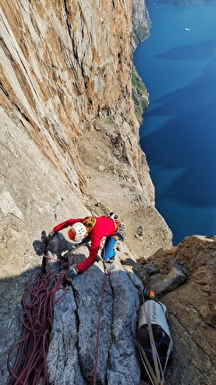 Torsukattak Fjord, Greenland, Miška Izakovičová, Callum Johnson, Tim Miller, Simon Smith - Torsukattak Fjord, Greenland: Miška Izakovičová on the headwall of Mussels for Tea, Packrafts in the Sea