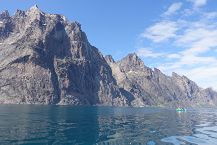 Torsukattak Fjord, Greenland, Miška Izakovičová, Callum Johnson, Tim Miller, Simon Smith - Fiordo di Torsukattak, Groenlandia: packraft approach to the Thumbnail