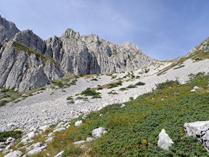 Monte Sirente, Appennino Centrale, Torre Prignano, Simone Federici, Cristiano Iurisci, Micheal De Julis - 'Solo per Donne' alla Torre Prignano, Monte Sirente: le ghiaie dello Sucrribile sovrastato dal Peschio dello Scurribile