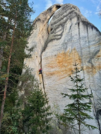 Adrspach, Michał Czech, Paweł Zieliński - Adrspach: Michał Czech climbing 'Janebova', Džbán