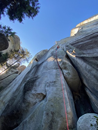 Adrspach, Michał Czech, Paweł Zieliński - Adrspach: Michał Czech climbing 'Ukřižování', Radnice