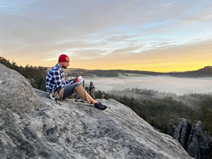 Adrspach, Michał Czech, Paweł Zieliński - Adrspach: Paweł Zieliński enjoying sunrise on Amor