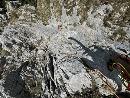 Buco del Merlo, Monte Porcini, Monti Reatini, Appennino Centrale, Ginevra Calandrella, Pino Calandrella - Pietra Miliare al Buco del Merlo: Ginevra Calandrella sale sul 3° tiro