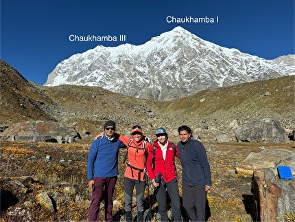 Chaukhamba III, Michelle Dvorak, Fay Manners  - Michelle Dvorak e Fay Manners tentano la parete SE di Chaukhamba III, autunno 2024