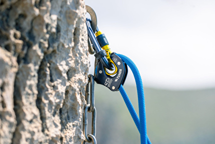 Climbing Technology - Belaying on multi-pitches according to Climbing Technology