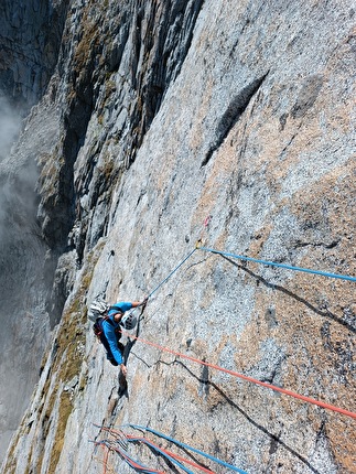 Tempo per respirare, Carè Alto, Adamello - Presanella, Marco Fedrizzi, Francesco Salvaterra - L'apertura di 'Tempo per respirare' alla sud del Carè Alto (Marco Fedrizzi, Francesco Salvaterra 23/08/2024)