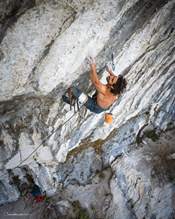 Lorenzo Bogliacino - Lorenzo Bogliacino su 'A Muerte Bilou' (9a+) nel Verdon, Francia