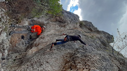 Valle Fredda, Gran Sasso - Valle Fredda, la falesia di drytooling al cospetto del Gran Sasso