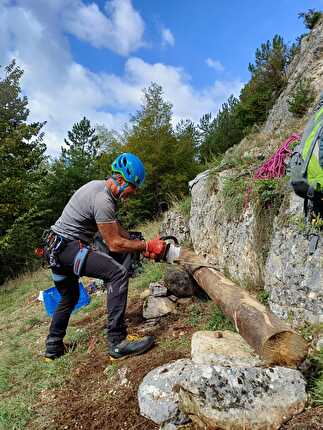 Valle Fredda, Gran Sasso - Valle Fredda, la falesia di drytooling al cospetto del Gran Sasso