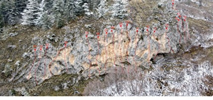 Valle Fredda, Gran Sasso - Valle Fredda, la falesia di drytooling al cospetto del Gran Sasso