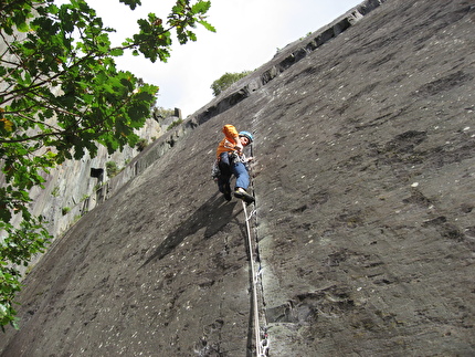 Arrampicata in Galles, Caterina Bassi, Martino Quintavalla - Arrampicata in Galles: Cristian Martinelli su Comes the Dervish E3 5c - Vivian Quarry, Llanberis