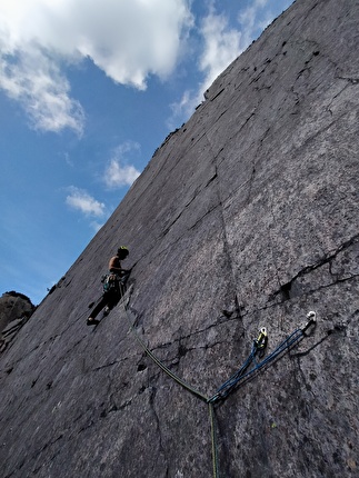 Arrampicata in Galles, Caterina Bassi, Martino Quintavalla - Arrampicata in Galles: Caterina Bassi su Waves of Inspiration E5 6a - California, Llanberis