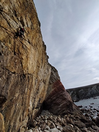 Arrampicata in Galles, Caterina Bassi, Martino Quintavalla - Arrampicata in Galles: Caterina Bassi su Surreal appeal E7 6b - Painted Wall - Rhoscolyn, Anglesey