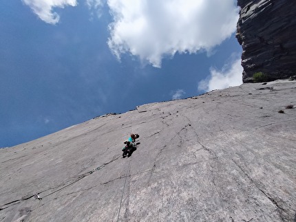 Arrampicata in Galles, Caterina Bassi, Martino Quintavalla - Arrampicata in Galles: Caterina Bassi su Waves of Inspiration E5 6a - California, Llanberis