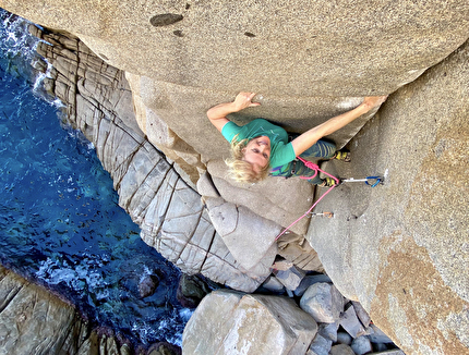 Mikado, Sardinia, Maurizio Oviglia - Tatjana Goex climbing 'Risiko' at the crag Mikado in Sardinia