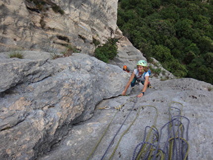 Monte Cimo, Brentino, Val d'Adige, Davide Iotti, Cristina Oldrati, Matteo Rivadossi - Pandemenza alla Pala del Boral del Monte Cimo: lo stupendo diedro a gocce lungo L3